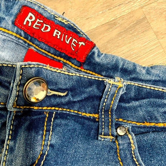 Red river jeweled Jean shorts - Picture 3 of 4